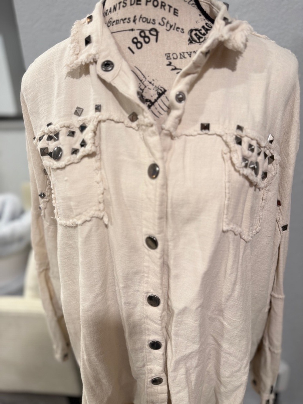 Davi & Dani Studded Button Down Shirt Large | Boho Western Raw Hem Oversized - Picture 4 of 12